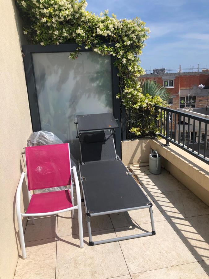 Appartement A Proximite Du Centre Et De La Plage A Meze Bagian luar foto