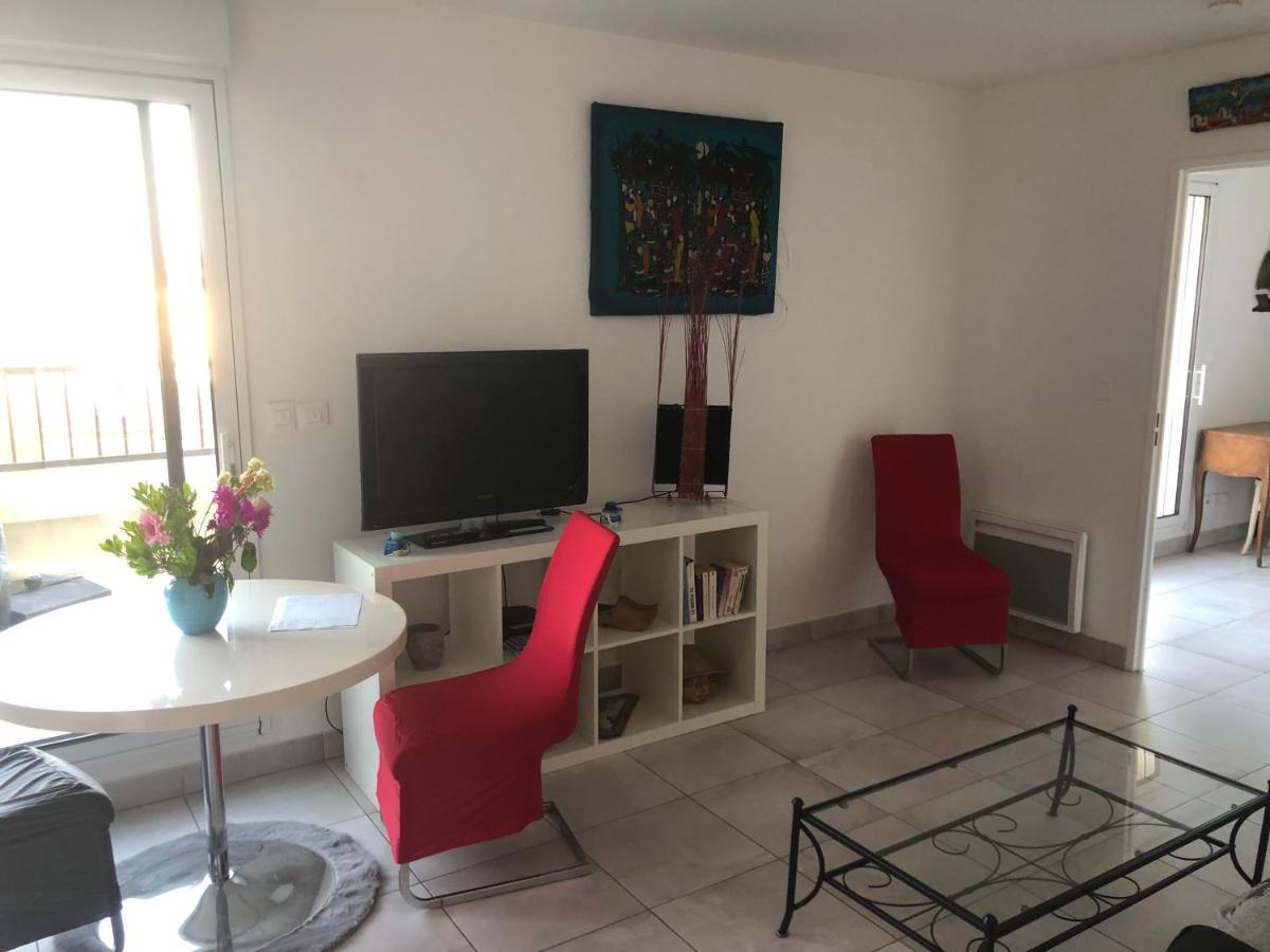 Appartement A Proximite Du Centre Et De La Plage A Meze Bagian luar foto